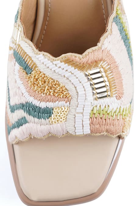 Buy_Anaar_Beige Embroidery Coral Pop Sandals 