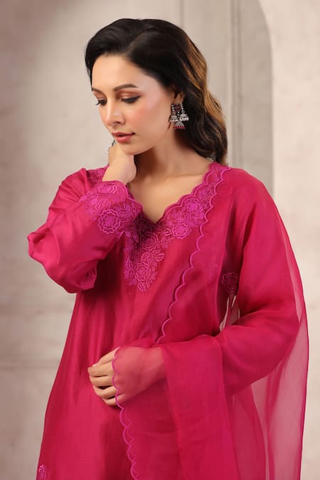 Buy_Anshu Wadhwa_Coral Chanderi, Organza Embroidery Round Neck Wine Kurta Set _Online_at_Aza_Fashions