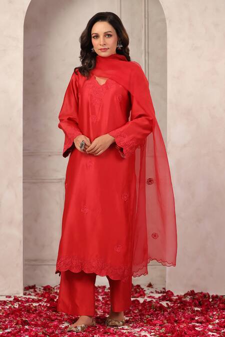 Anshu Wadhwa Red Chanderi Embroidery V-neck Kurta Pant Set at Aza Fashions Anshu Wadhwa_Red Chanderi Embroidery V-neck Kurta Pant Set _at_Aza_Fashions