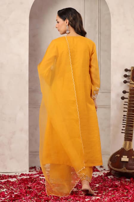 Anshu Wadhwa Chanderi Embroidered Kurta Set 