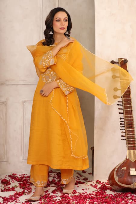 Anshu Wadhwa_Yellow Chanderi, Tissue Embroidery Round Neck Kurta Pant Set _at_Aza_Fashions