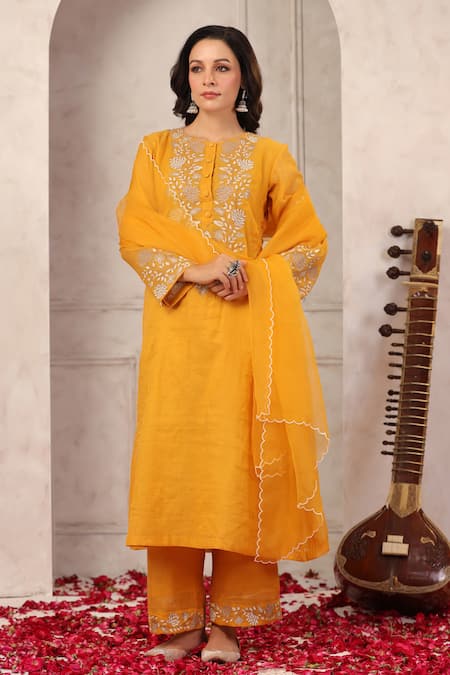 Buy_Anshu Wadhwa_Yellow Chanderi, Tissue Embroidery Round Neck Kurta Pant Set 