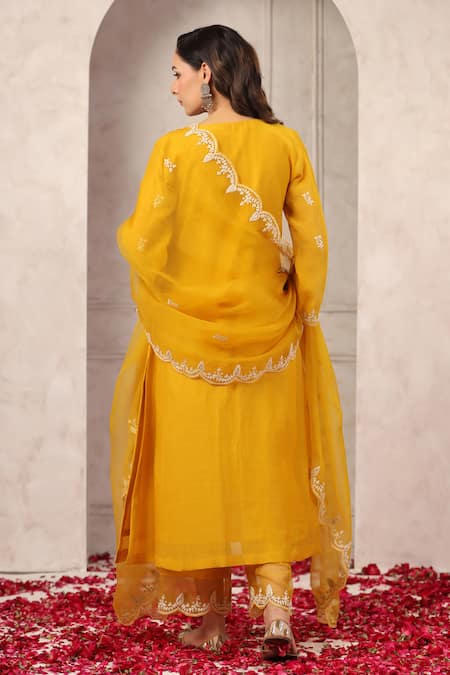 Anshu Wadhwa Chanderi Embroidered Yellow Kurta Set 