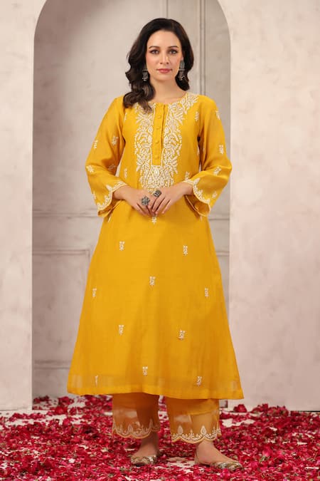 Buy_Anshu Wadhwa_Yellow Chanderi, Organza Embroidery Round Neck Kurta Set 