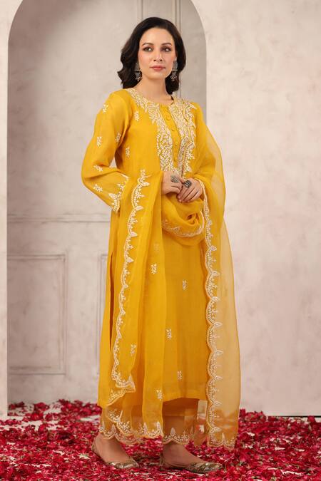 Shop_Anshu Wadhwa_Yellow Chanderi, Organza Embroidery Round Neck Kurta Set 