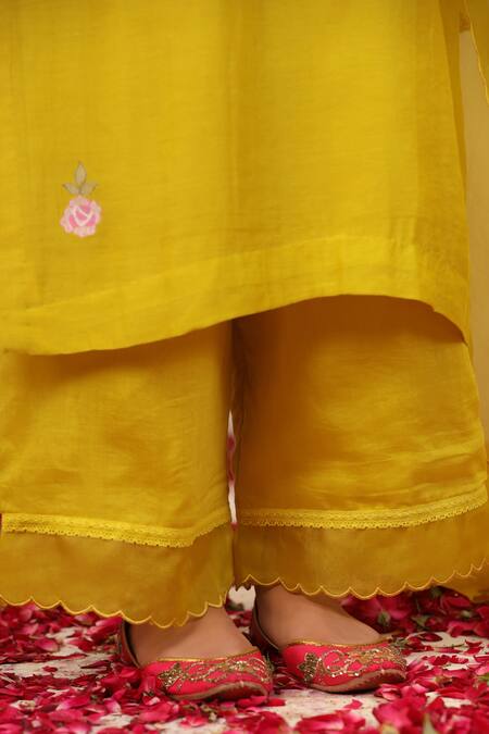 Shop_Anshu Wadhwa_Yellow Chanderi, Organza Embroidery V-neck Kurta Set 