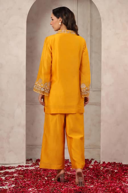 Anshu Wadhwa Chanderi Embroidered Kurta Pant Set 