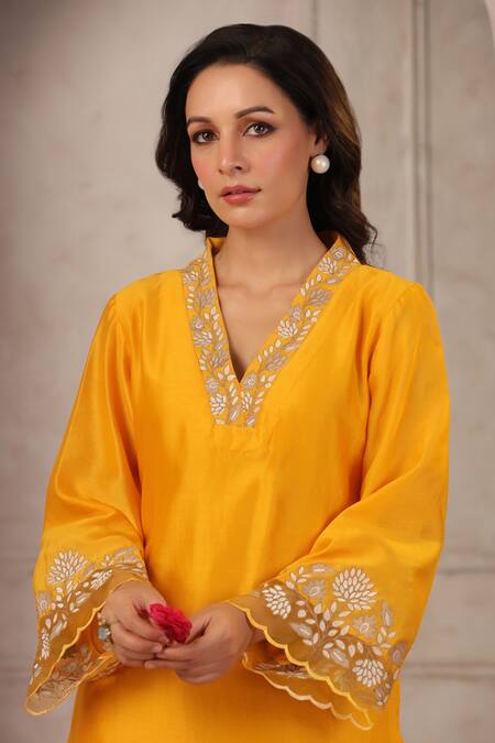 Buy_Anshu Wadhwa_Yellow Chanderi Embroidery V-neck Kurta Pant Set _Online_at_Aza_Fashions