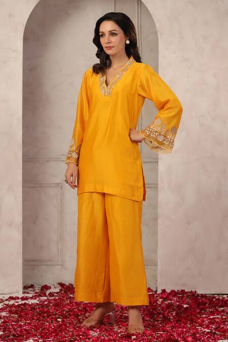 Shop_Anshu Wadhwa_Yellow Chanderi Embroidery V-neck Kurta Pant Set _Online_at_Aza_Fashions