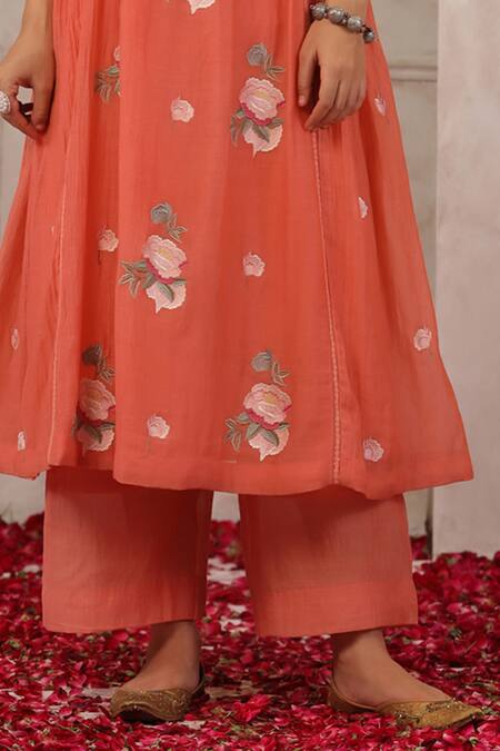 Anshu Wadhwa_Peach Chanderi, Organza Embroidery Round Neck Kurta Set _Online_at_Aza_Fashions
