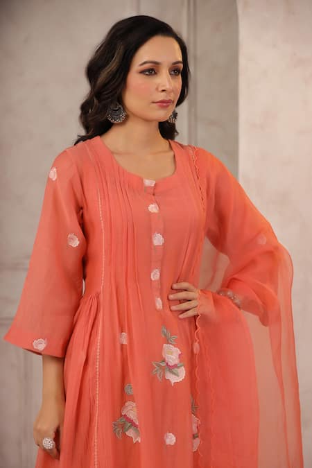 Buy_Anshu Wadhwa_Peach Chanderi, Organza Embroidery Round Neck Kurta Set _Online_at_Aza_Fashions