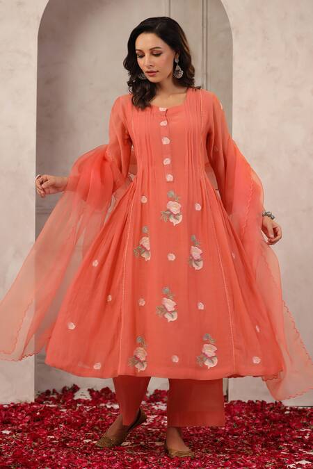 Anshu Wadhwa_Peach Chanderi, Organza Embroidery Round Neck Kurta Set _at_Aza_Fashions