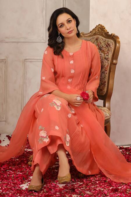 Buy_Anshu Wadhwa_Peach Chanderi, Organza Embroidery Round Neck Kurta Set 