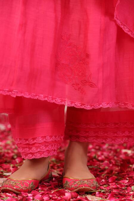 Buy_Anshu Wadhwa_Pink Chanderi, Organza Embroidery Round Neck Kurta Pant Dupatta Set 