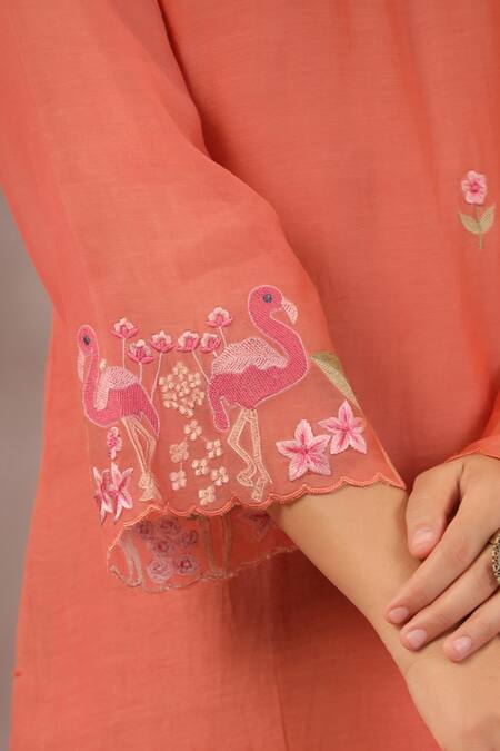 Anshu Wadhwa_Peach Chanderi, Organza Embroidery V-neck Kurta Set _at_Aza_Fashions