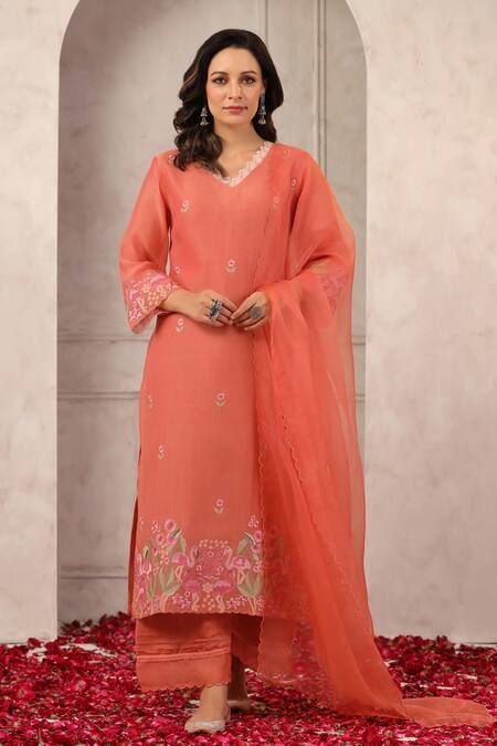Anshu Wadhwa_Peach Chanderi Embroidery V-neck Kurta Set _Online_at_Aza_Fashions