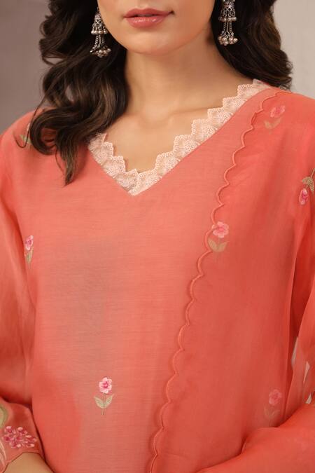 Anshu Wadhwa_Peach Chanderi Embroidery V-neck Kurta Set _at_Aza_Fashions