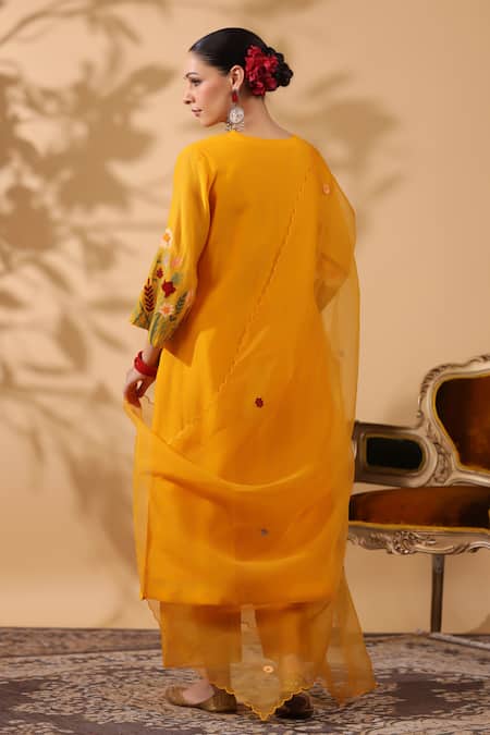 Anshu Wadhwa Yellow Chanderi Embroidered Kurta Set 