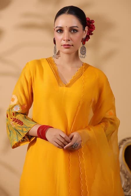 Anshu Wadhwa_Yellow Chanderi, Organza Embroidery V-neck Kurta Set _at_Aza_Fashions