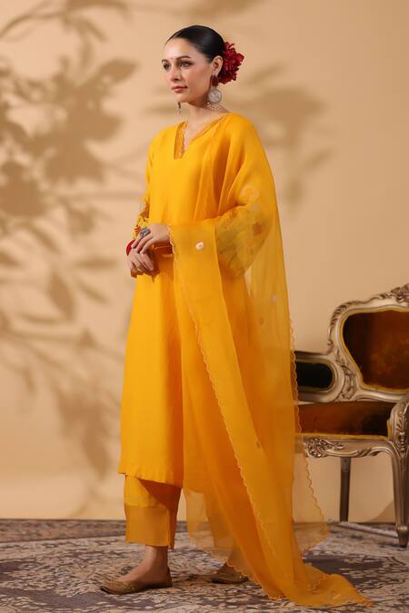 Anshu Wadhwa_Yellow Chanderi Embroidery V-neck Kurta Set _Online_at_Aza_Fashions