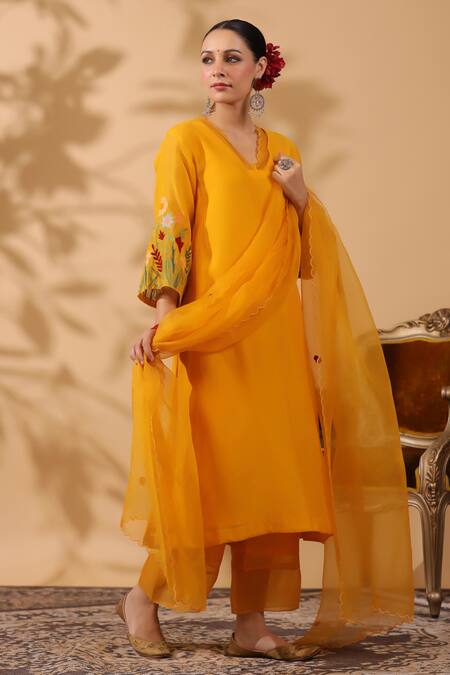 Buy_Anshu Wadhwa_Yellow Chanderi Embroidery V-neck Kurta Set _Online_at_Aza_Fashions