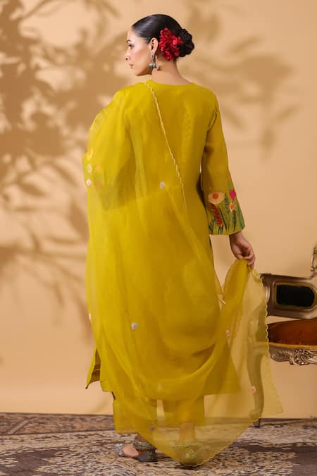 Anshu Wadhwa Chanderi Embroidered Kurta Set 