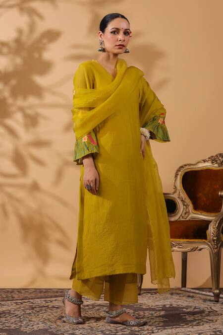 Buy_Anshu Wadhwa_Green Chanderi Embroidery V-neck Floral Kurta Set 
