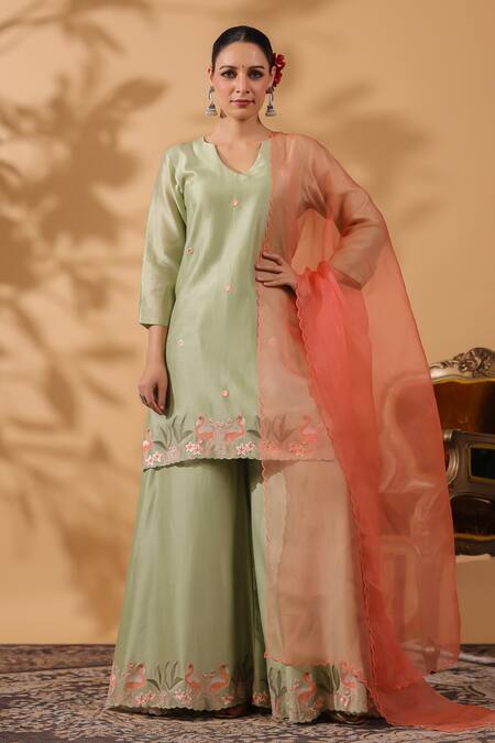 Buy_Anshu Wadhwa_Green Chanderi Embroidery V-neck Kurta Pant Set _Online_at_Aza_Fashions
