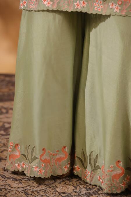 Anshu Wadhwa_Green Chanderi Embroidery V-neck Kurta Pant Set _at_Aza_Fashions