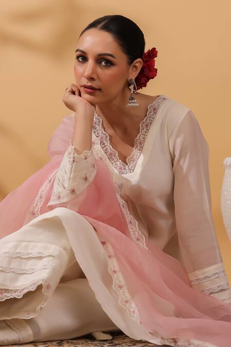 Buy_Anshu Wadhwa_Ivory Chanderi, Organza Embroidery V-neck Pink And Kurta Set _Online_at_Aza_Fashions