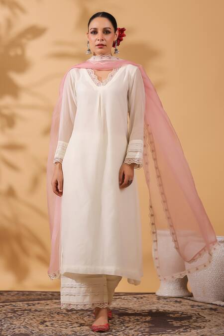 Anshu Wadhwa_Ivory Chanderi, Organza Embroidery V-neck Pink And Kurta Set _at_Aza_Fashions