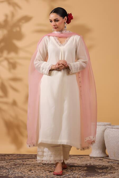 Buy_Anshu Wadhwa_Ivory Chanderi, Organza Embroidery V-neck Pink And Kurta Set 