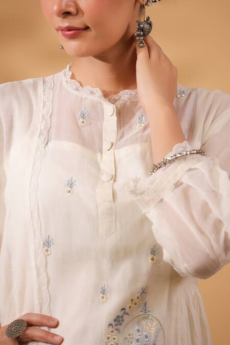 Anshu Wadhwa_Ivory Chanderi Embroidery Round Neck Kurta Set _Online_at_Aza_Fashions