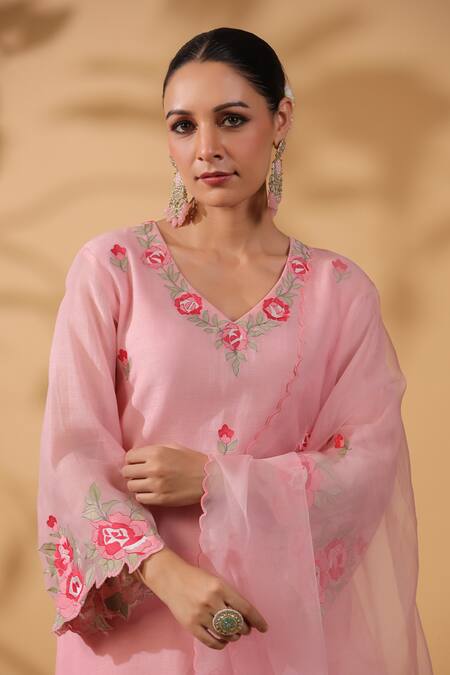 Buy_Anshu Wadhwa_Pink Chanderi, Organza Embroidery V-neck Kurta Set _Online_at_Aza_Fashions