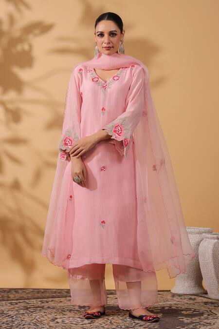 Anshu Wadhwa_Pink Chanderi, Organza Embroidery V-neck Kurta Set _at_Aza_Fashions