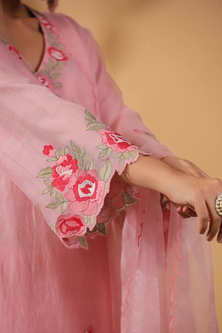 Buy_Anshu Wadhwa_Pink Chanderi Embroidery V-neck Kurta Set _Online_at_Aza_Fashions