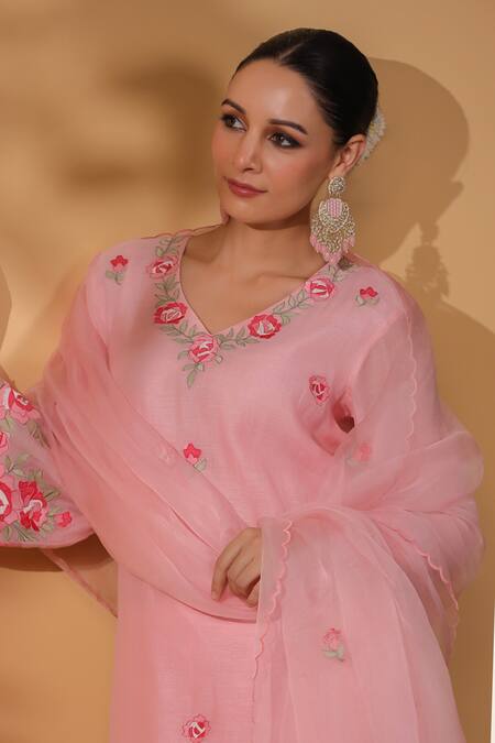 Anshu Wadhwa_Pink Chanderi Embroidery V-neck Kurta Set _at_Aza_Fashions