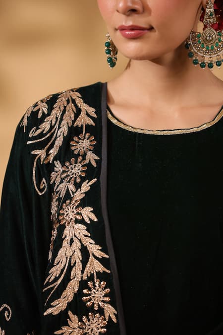 Anshu Wadhwa_Black Velvet Embroidery Round Neck Kurta Set_at_Aza_Fashions