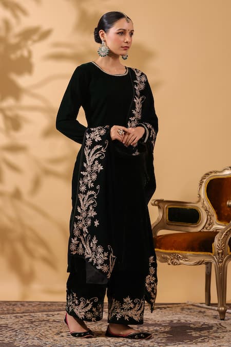 Shop_Anshu Wadhwa_Black Velvet Embroidery Round Neck Kurta Set