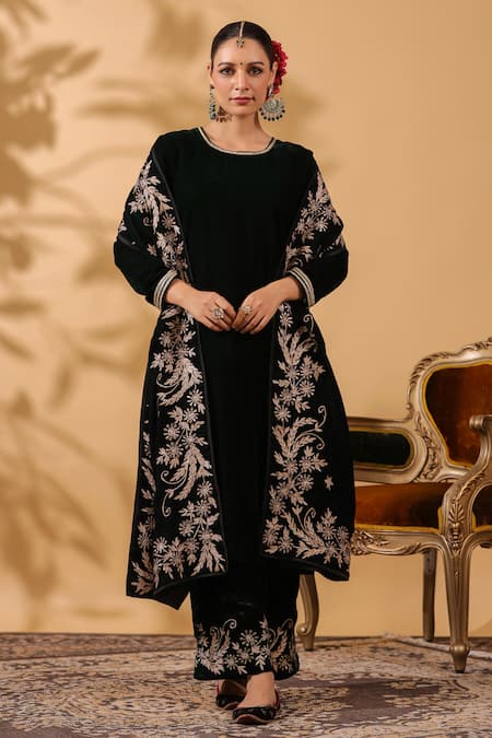 Anshu Wadhwa Black Velvet Embroidery Round Neck Kurta Set 