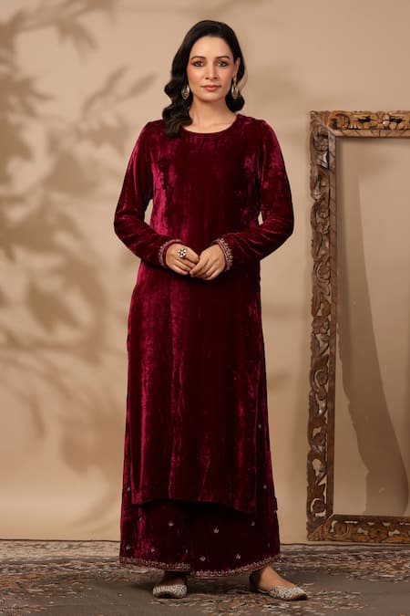Anshu Wadhwa_Maroon Velvet Round Neck Designer Kurta Set _Online_at_Aza_Fashions