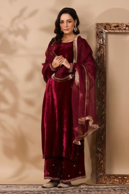Buy_Anshu Wadhwa_Maroon Velvet Round Neck Designer Kurta Set _Online_at_Aza_Fashions