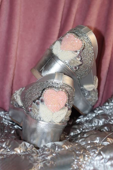 Buy_Chal Jooti_Silver Blush Bonbon Wedding Sneakers_Online_at_Aza_Fashions