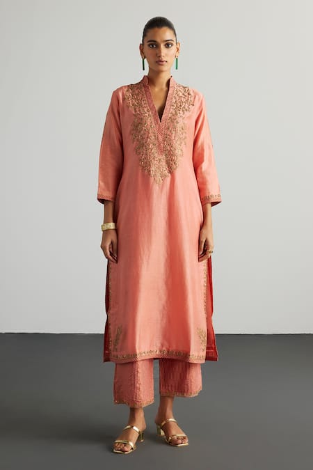Shop RI.Ritu Kumar Peach Silk, Chanderi, Cotton Embroidery, Zari V-neck Nawabi Kurta Set Online at Aza Fashions Shop_RI.Ritu Kumar_Peach Silk, Chanderi, Cotton Embroidery, Zari V-neck Nawabi Kurta Set _Online_at_Aza_Fashions