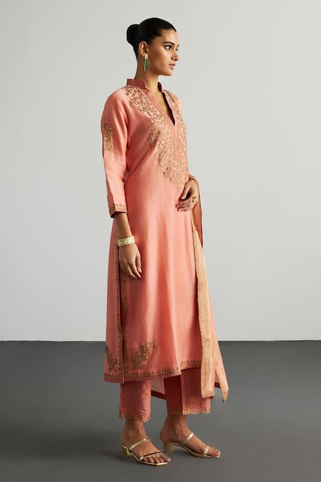 RI.Ritu Kumar Peach Silk, Chanderi, Cotton Embroidery, Zari V-neck Nawabi Kurta Set at Aza Fashions RI.Ritu Kumar_Peach Silk, Chanderi, Cotton Embroidery, Zari V-neck Nawabi Kurta Set _at_Aza_Fashions
