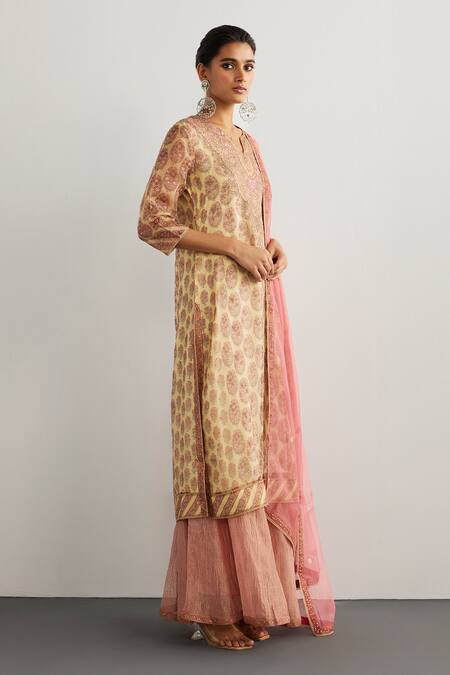 RI.Ritu Kumar Off White Silk Organza, Silk, Net Embroidery, Designer And Pink Kurta Set Online at Aza Fashions RI.Ritu Kumar_Off White Silk Organza, Silk, Net Embroidery, Designer And Pink Kurta Set _Online_at_Aza_Fashions