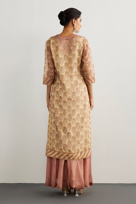 Shop RI.Ritu Kumar Off White Silk Organza, Silk, Net Embroidery, Designer And Pink Kurta Set at Aza Fashions Shop_RI.Ritu Kumar_Off White Silk Organza, Silk, Net Embroidery, Designer And Pink Kurta Set _at_Aza_Fashions