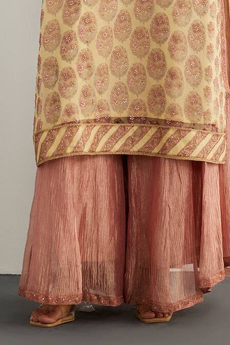 RI.Ritu Kumar Off White Silk Organza, Silk, Net Embroidery, Designer And Pink Kurta Set at Aza Fashions RI.Ritu Kumar_Off White Silk Organza, Silk, Net Embroidery, Designer And Pink Kurta Set _at_Aza_Fashions