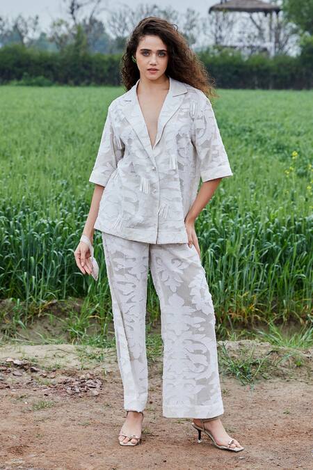 Buy_She'll_Ivory Jacquard Tassels V-neck Self Shirt And Pant Set _Online_at_Aza_Fashions