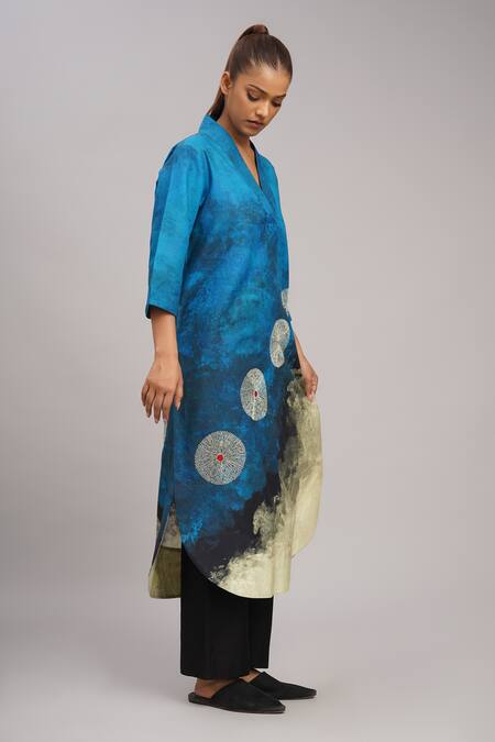 Taika By Poonam Bhagat_Multi Color Silk Embroidery V-neck, Collared Ocean Abstract Print Tunic _Online_at_Aza_Fashions